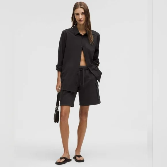 Lululemon Scuba Mid-Rise Oversized Cargo Short 9 Black‎ Size S